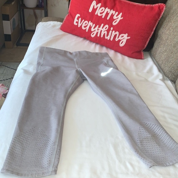 NIKE Epic Lux Running Cropped Leggings Gently Loved - Picture 1 of 9